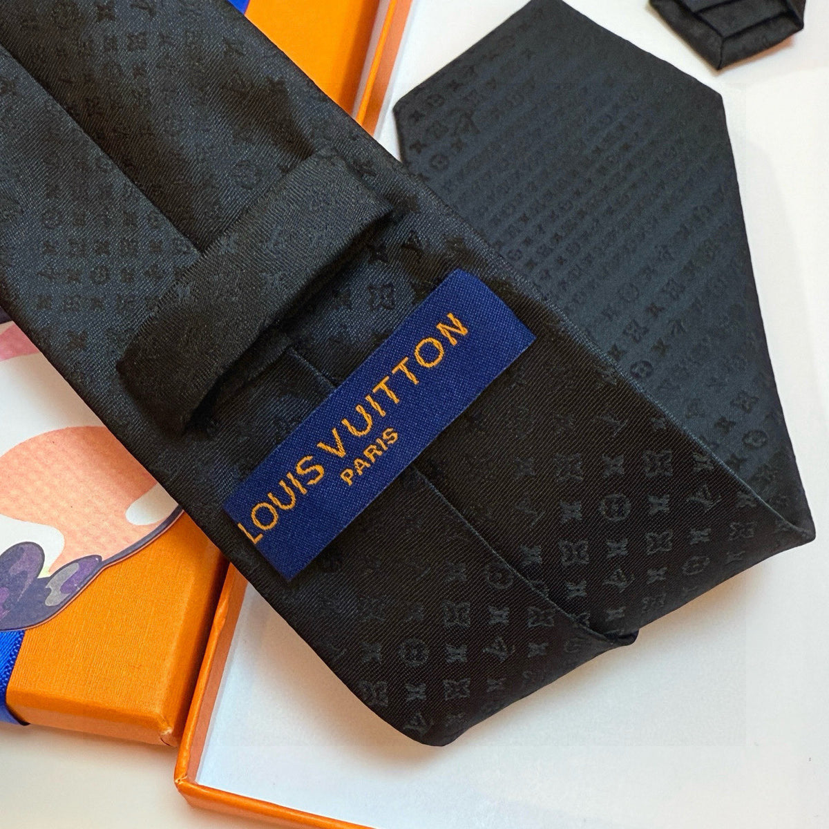 Louis Vuitton Style Men's Textured Silk Tie - Detail Image 9
