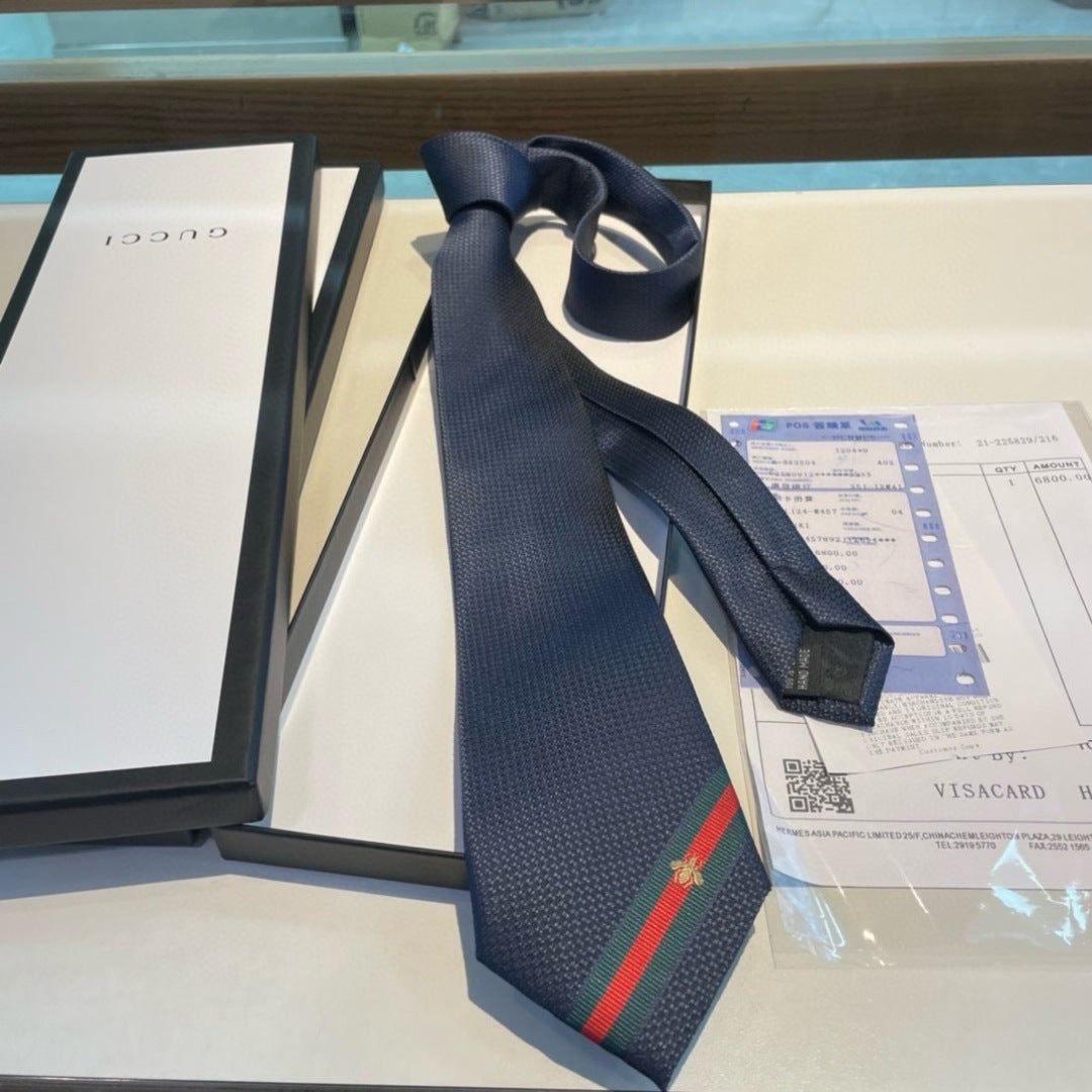 Gucci Style Men's Web Stripe Textured Silk Tie - Detail Image 3