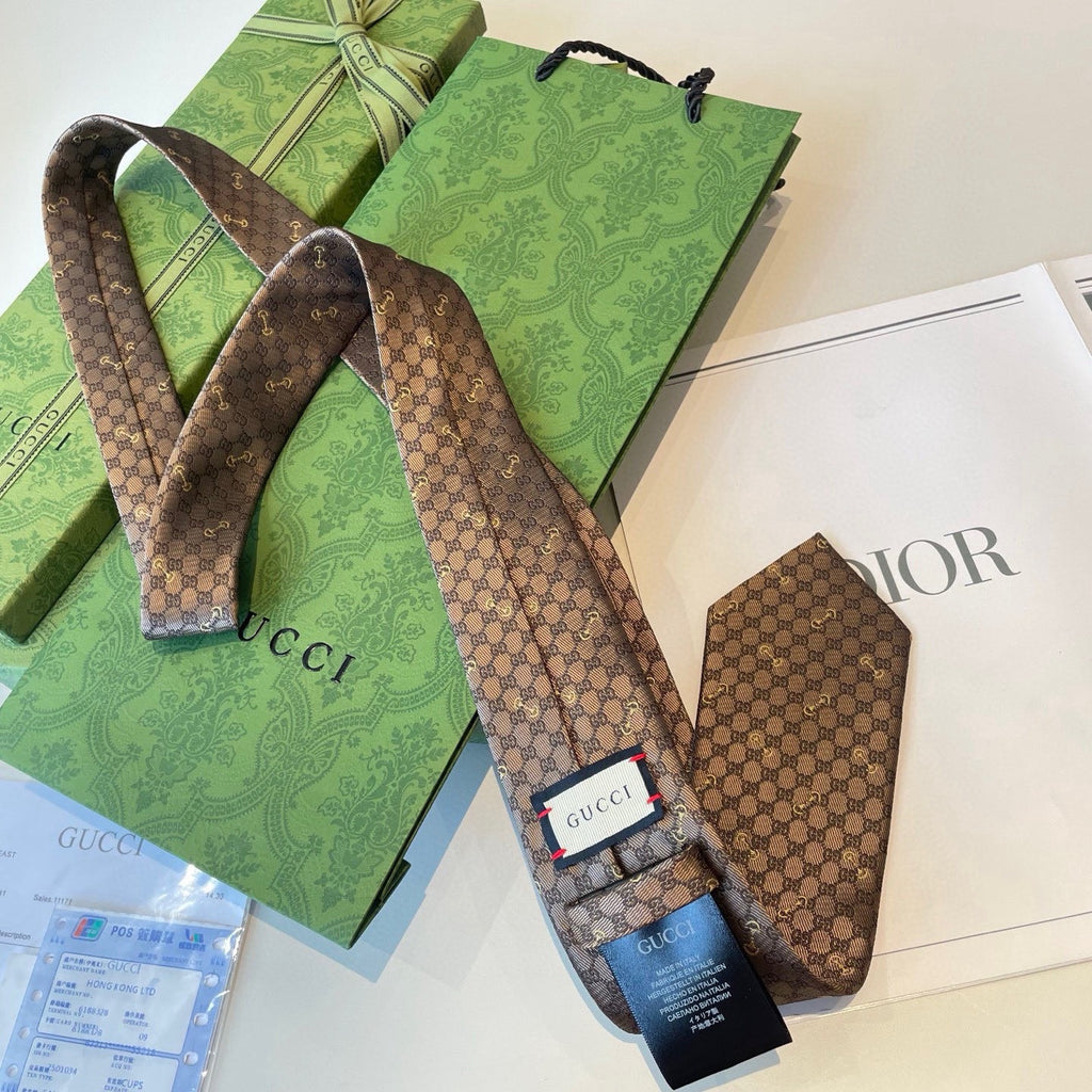 Gucci Style Men's GG Diamond Jacquard Silk Tie - Detail Image 3