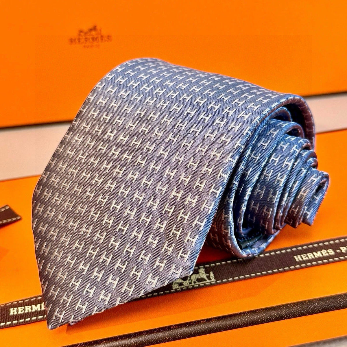 Hermes Style Men's H Pattern Woven Silk Tie - Detail Image 3