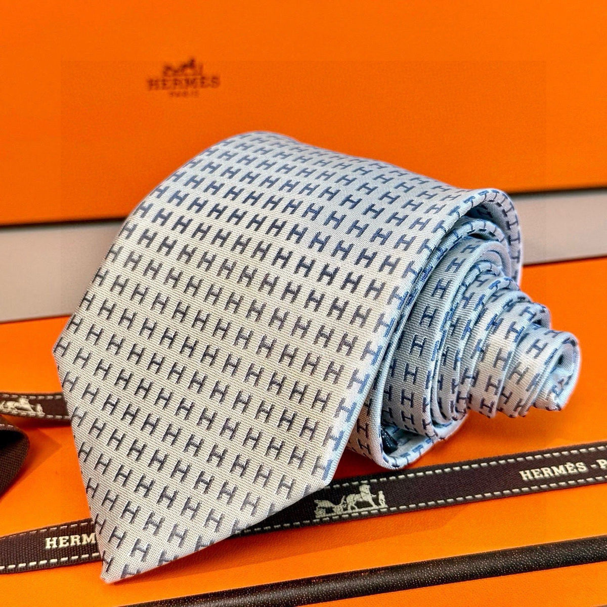 Hermes Style Men's H Pattern Woven Silk Tie - Detail Image 5
