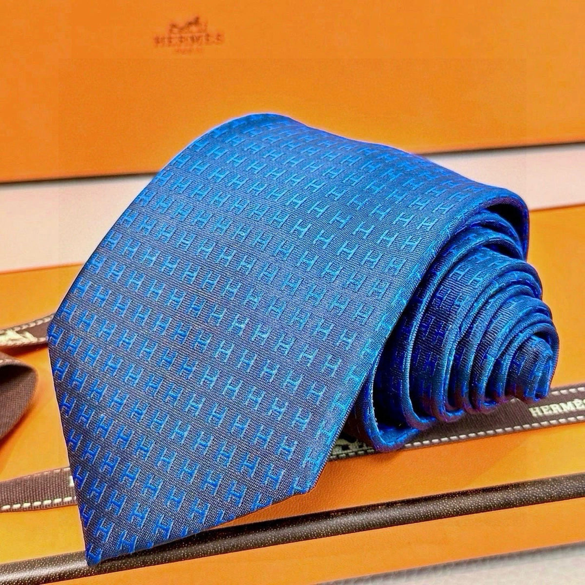 Hermes Style Men's H Pattern Woven Silk Tie - Detail Image 10
