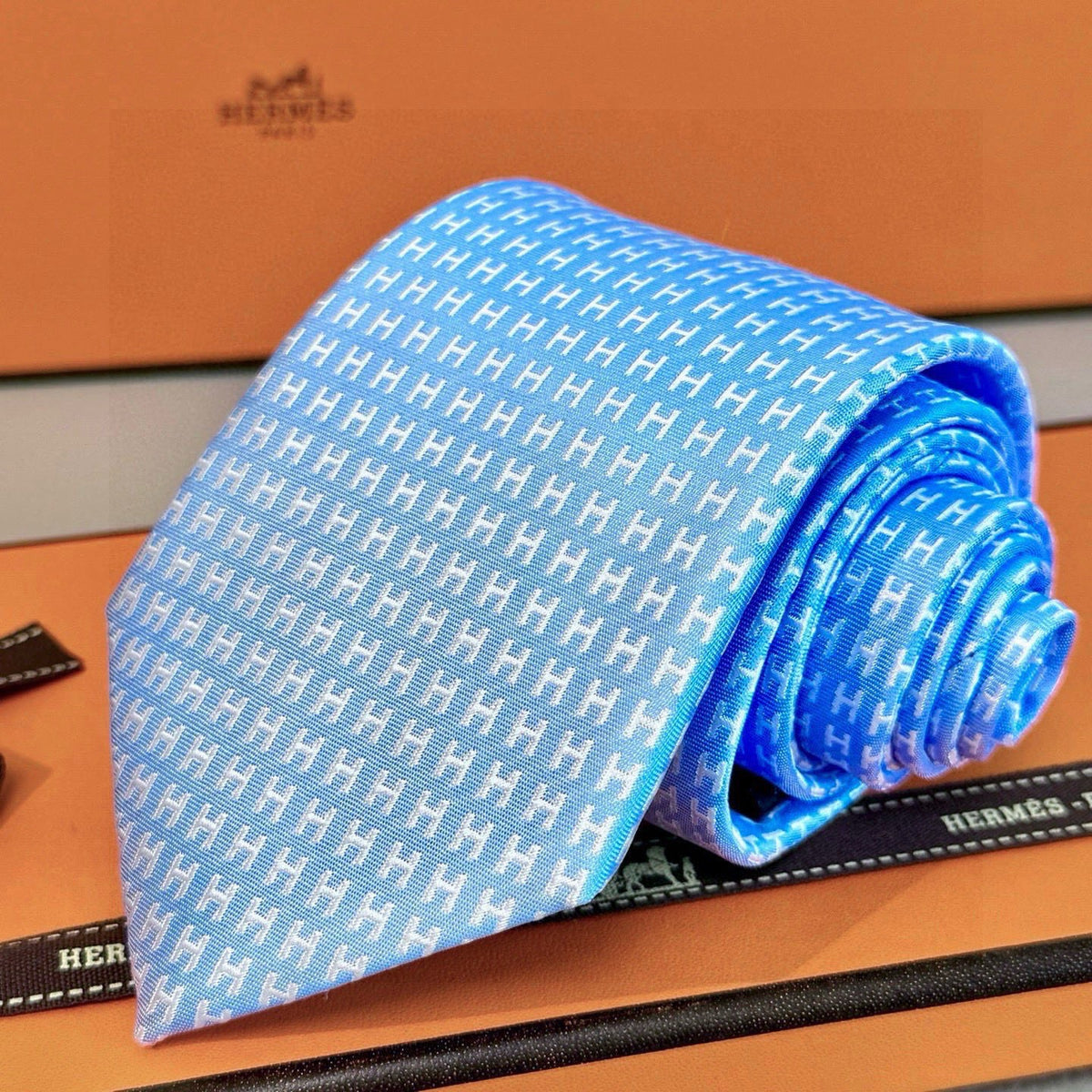Hermes Style Men's H Pattern Woven Silk Tie - Detail Image 11