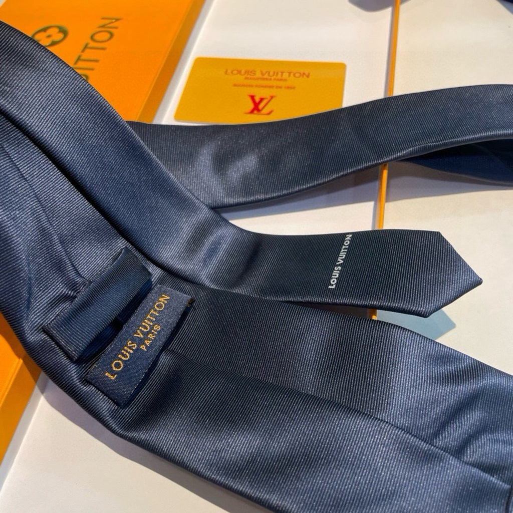 Louis Vuitton Style Men's Solid Silk Tie - Detail Image 5