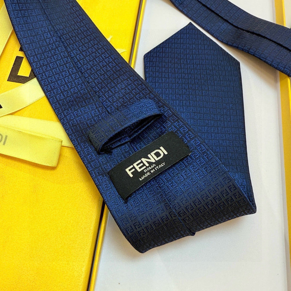 Fendi Style Men's Textured Solid Silk Tie - Detail Image 10