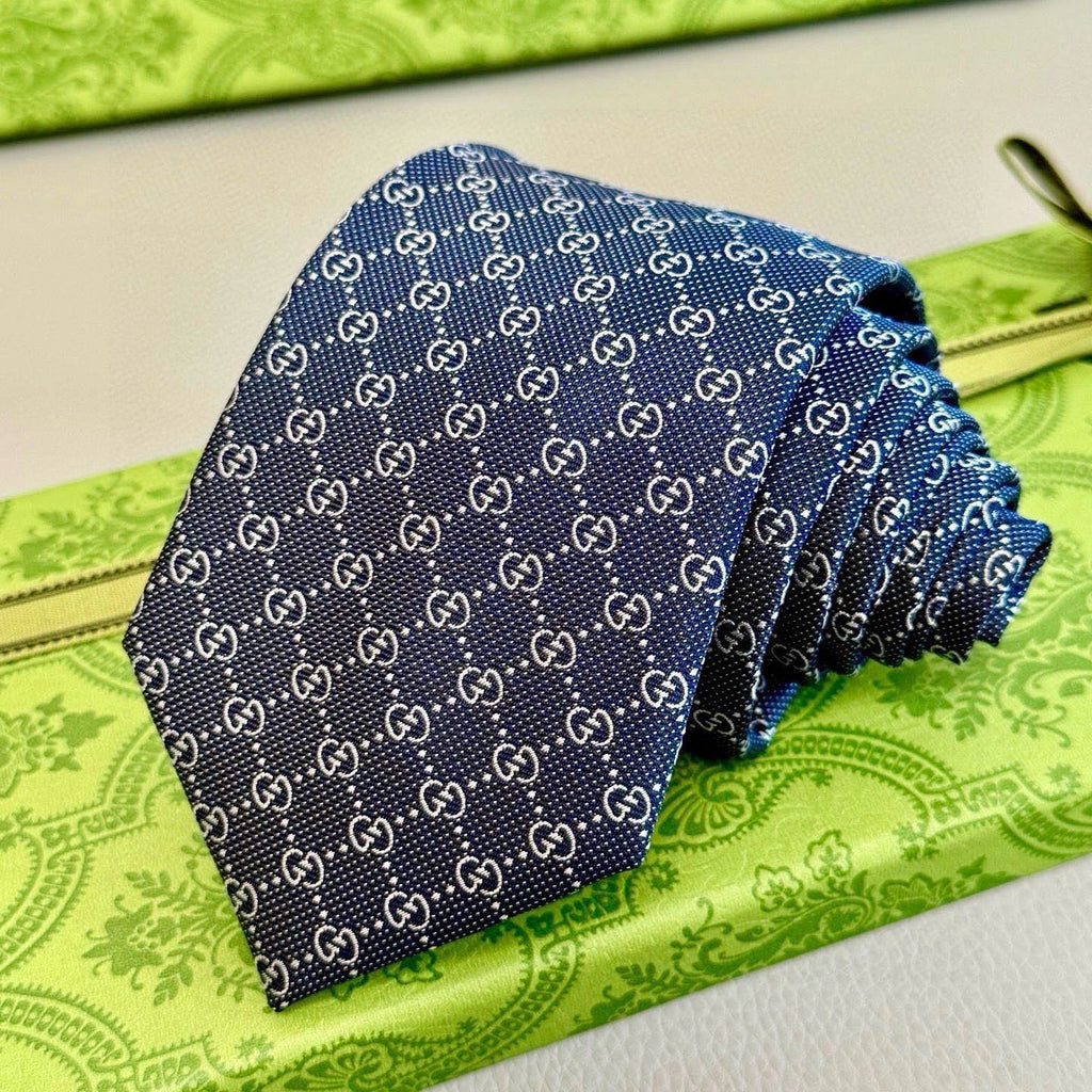 Gucci Style Men's GG Diamond Jacquard Silk Tie - Detail Image 2