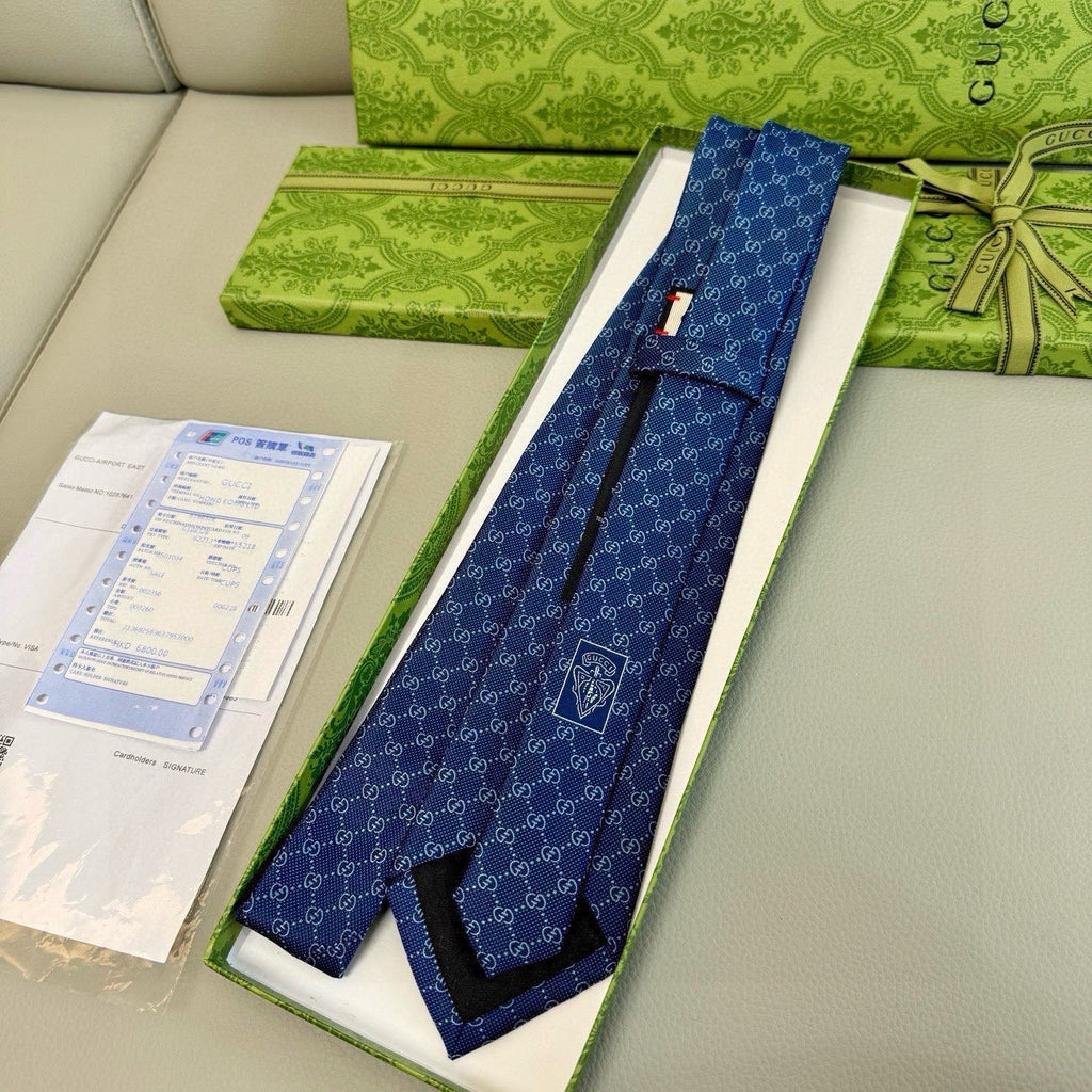 Gucci Style Men's GG Diamond Jacquard Silk Tie - Detail Image 4