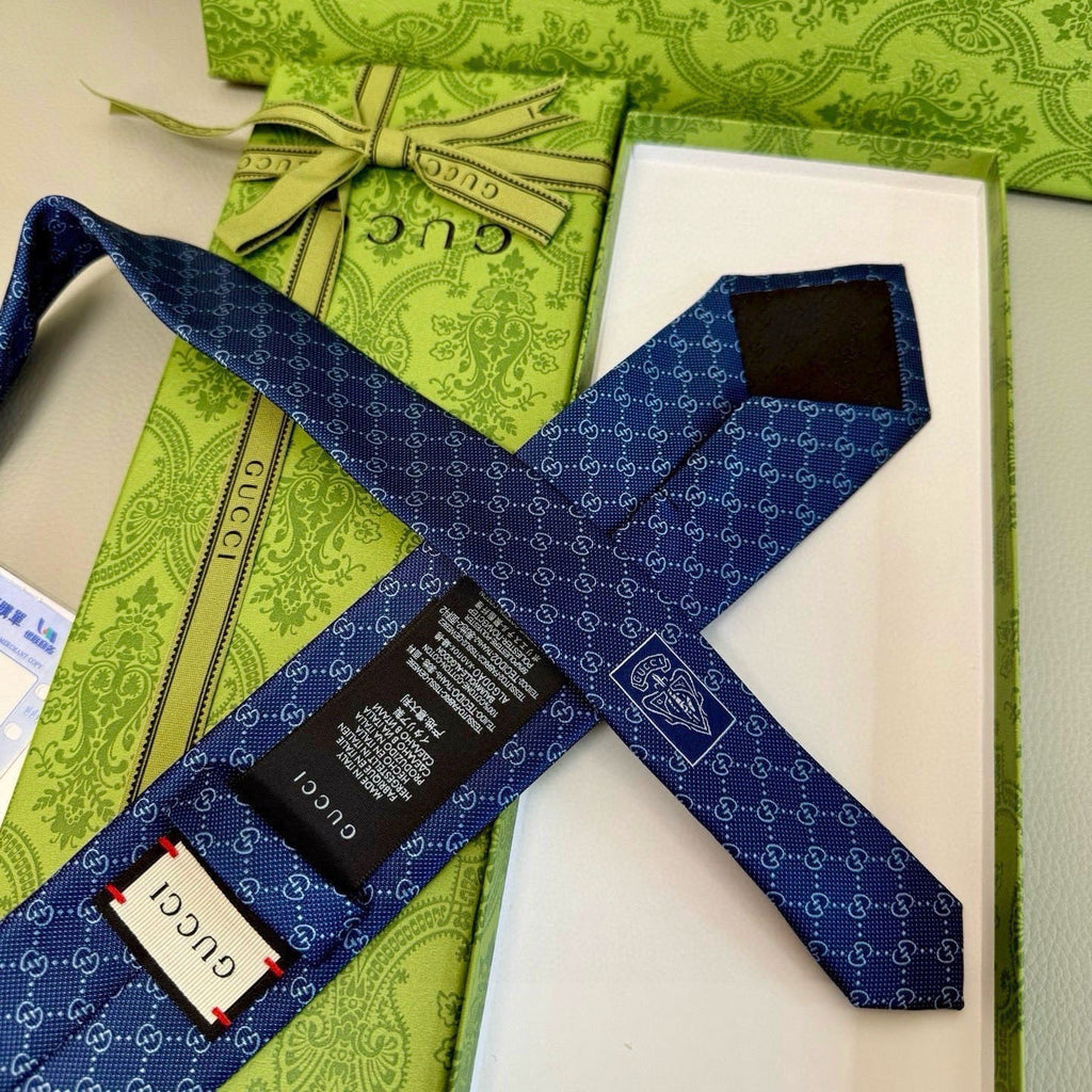 Gucci Style Men's GG Diamond Jacquard Silk Tie - Detail Image 7