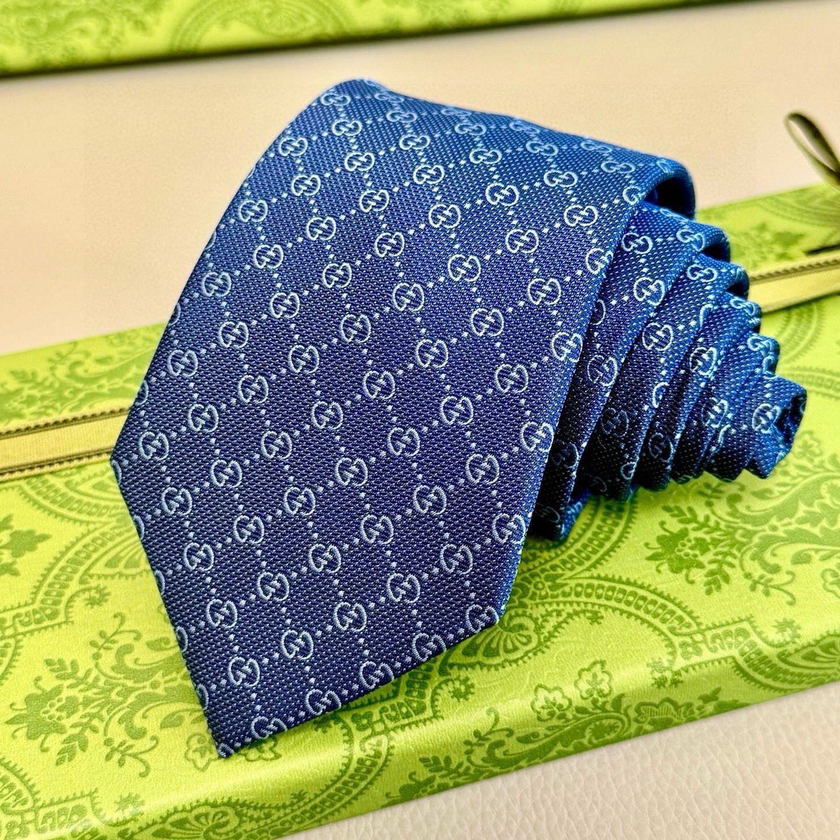 Gucci Style Men's GG Diamond Jacquard Silk Tie - Detail Image 9