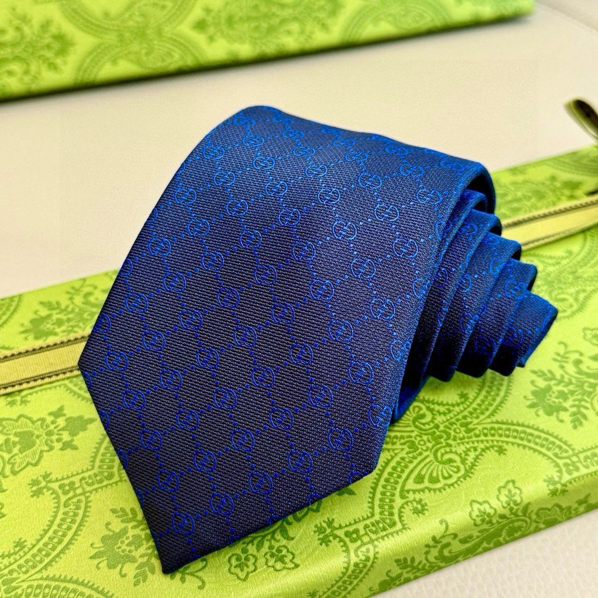 Gucci Style Men's GG Diamond Jacquard Silk Tie - Detail Image 11