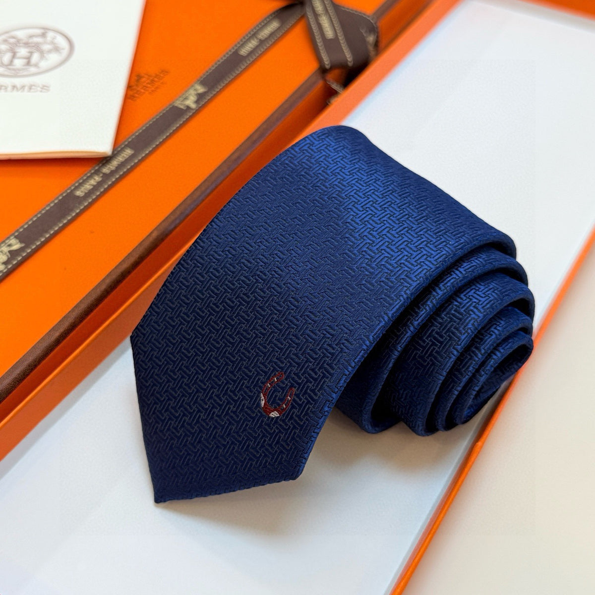 Hermès Style Men's H Logo Textured Silk Tie - Detail Image 7