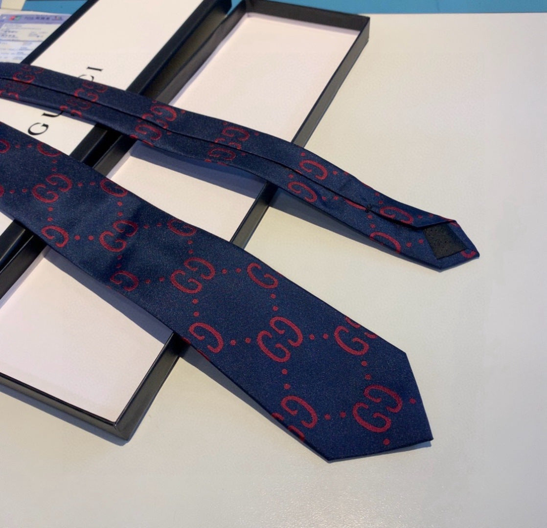 Gucci Style Men's Oversized GG Silk Tie - Detail Image 4