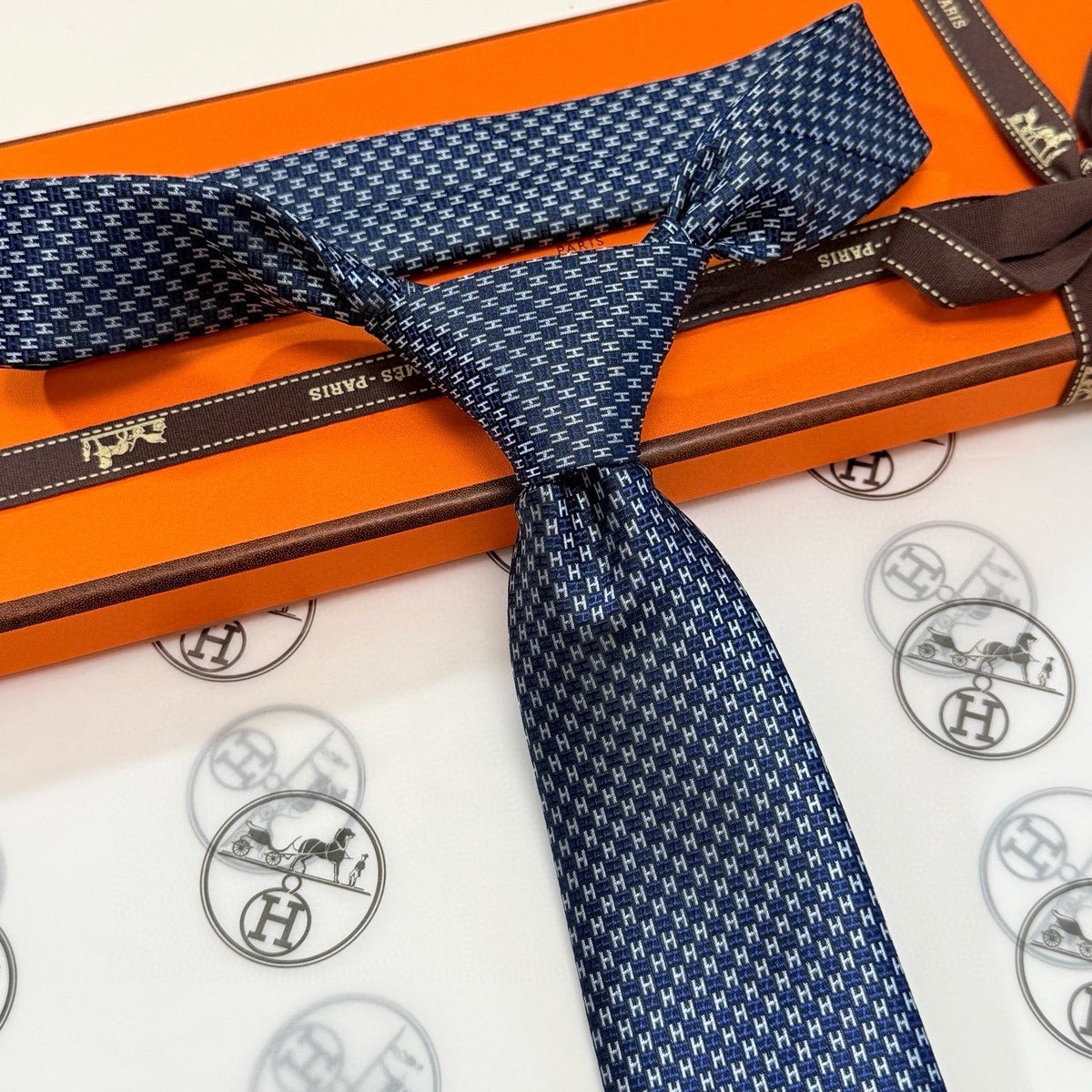 Hermès Style Men's Micro Pattern Silk Tie - Detail Image 2