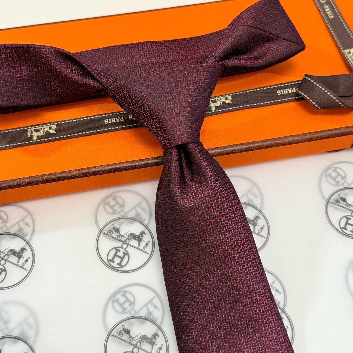 Hermès Style Men's Micro Pattern Silk Tie - Detail Image 8