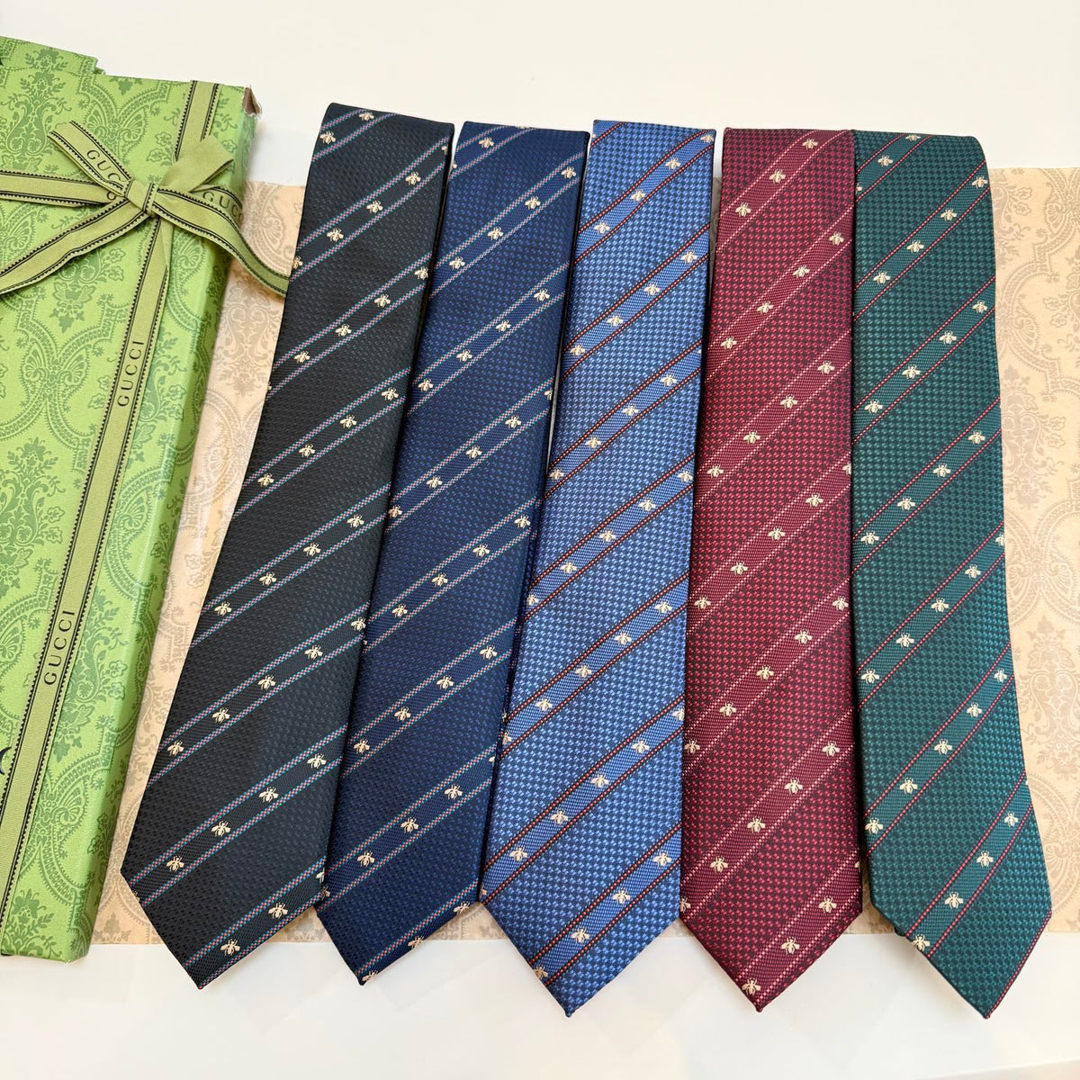 Gucci Style Men's Bee Stripe Jacquard Silk Tie - Main Image
