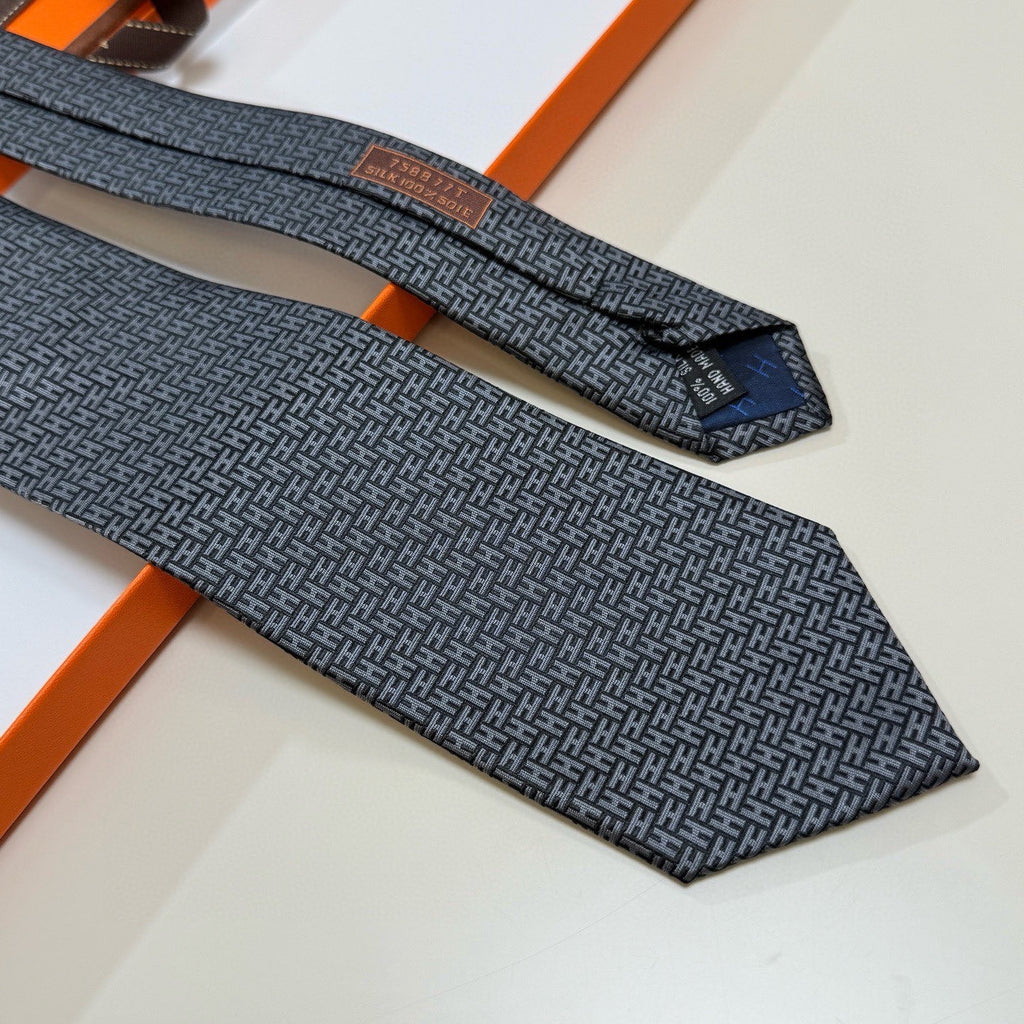 Hermès Style Men's Textured Silk Tie - Detail Image 4