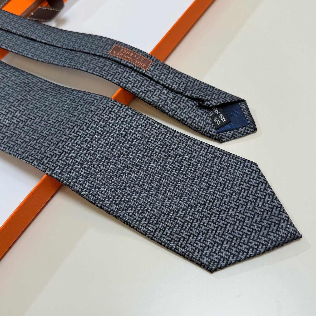 Hermès Style Men's Textured Silk Tie - Detail Image 4