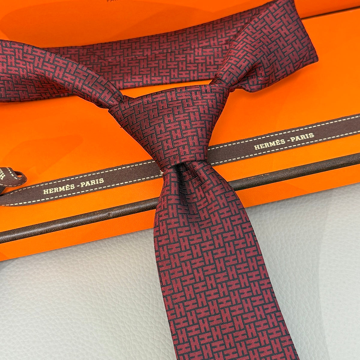 Hermès Style Men's Textured Silk Tie - Detail Image 7