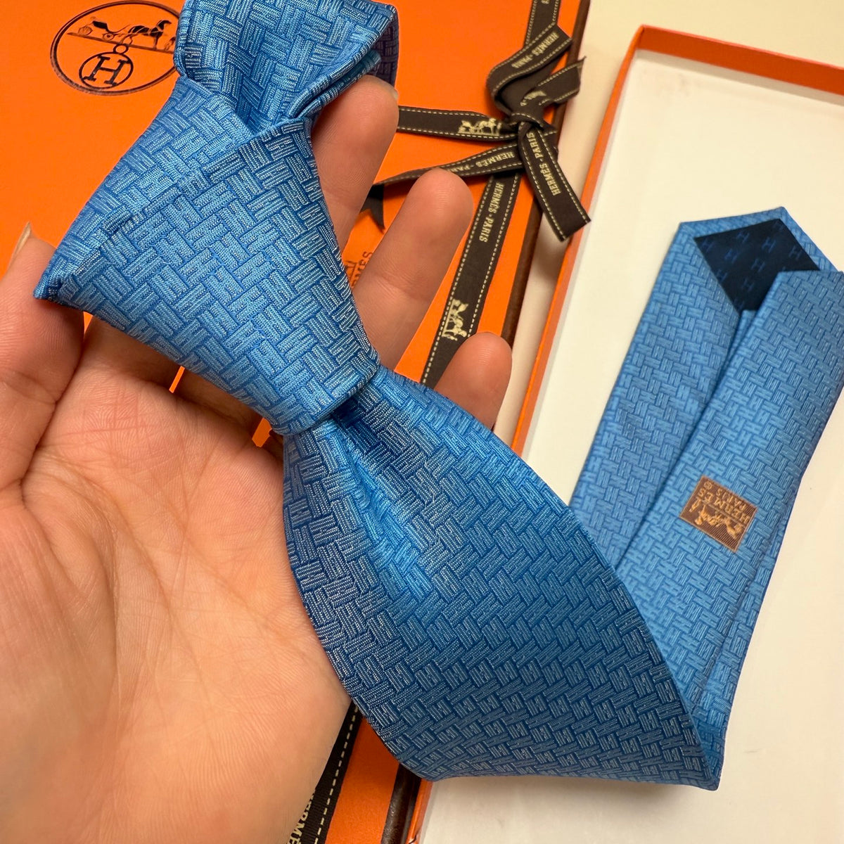 Hermès Style Men's Textured Silk Tie - Detail Image 10