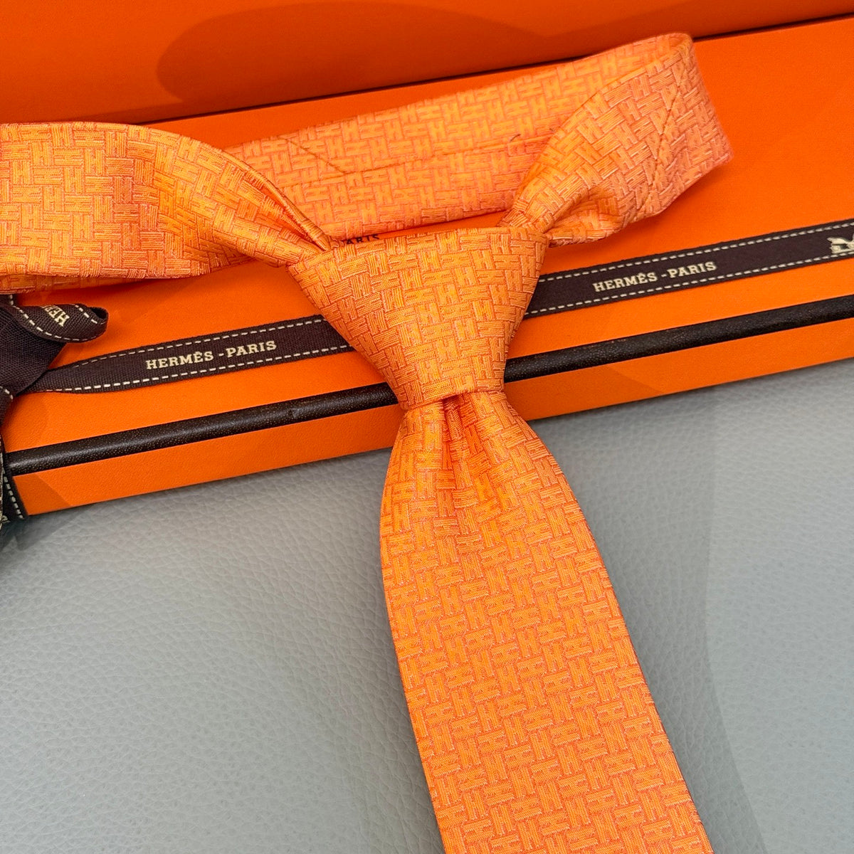 Hermès Style Men's Textured Silk Tie - Detail Image 11