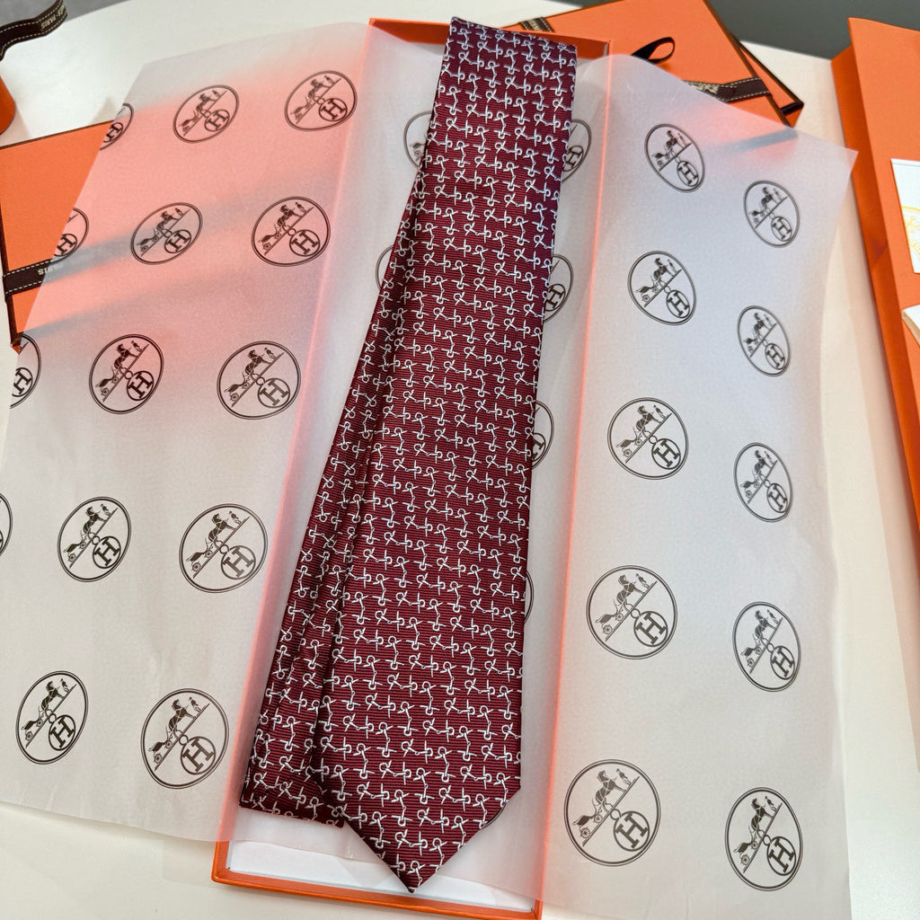 Hermes Style Men's Houndstooth Pattern Silk Tie - Detail Image 3