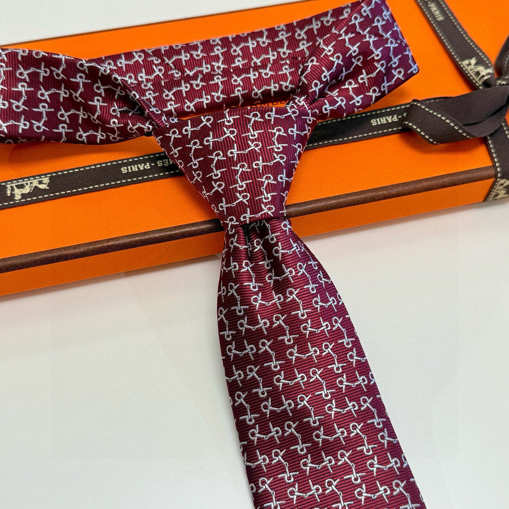 Hermes Style Men's Houndstooth Pattern Silk Tie - Detail Image 8