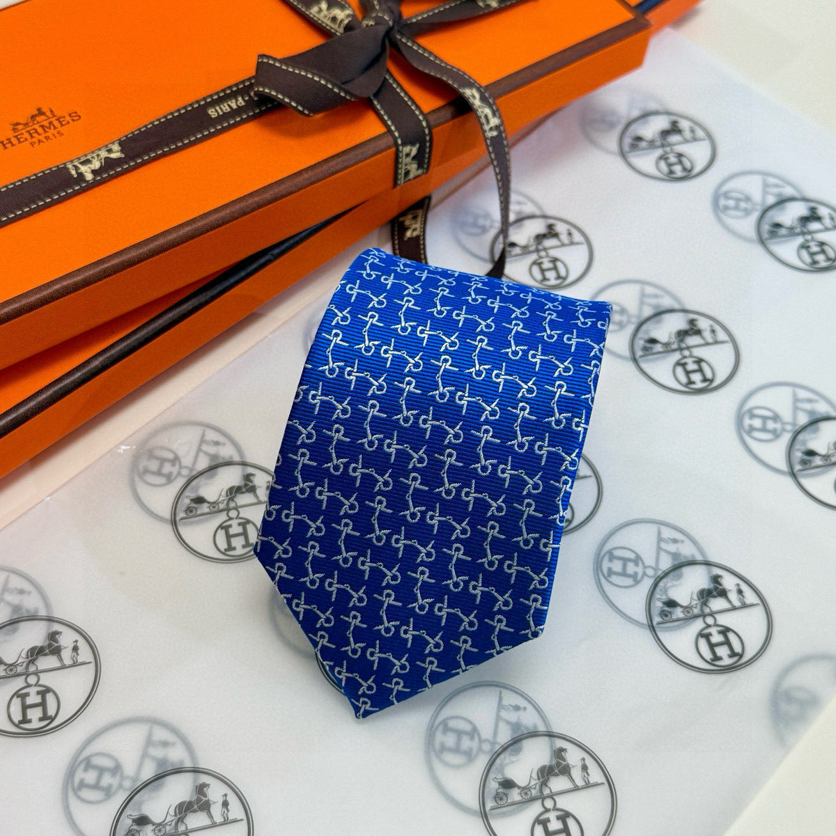 Hermes Style Men's Houndstooth Pattern Silk Tie - Detail Image 13