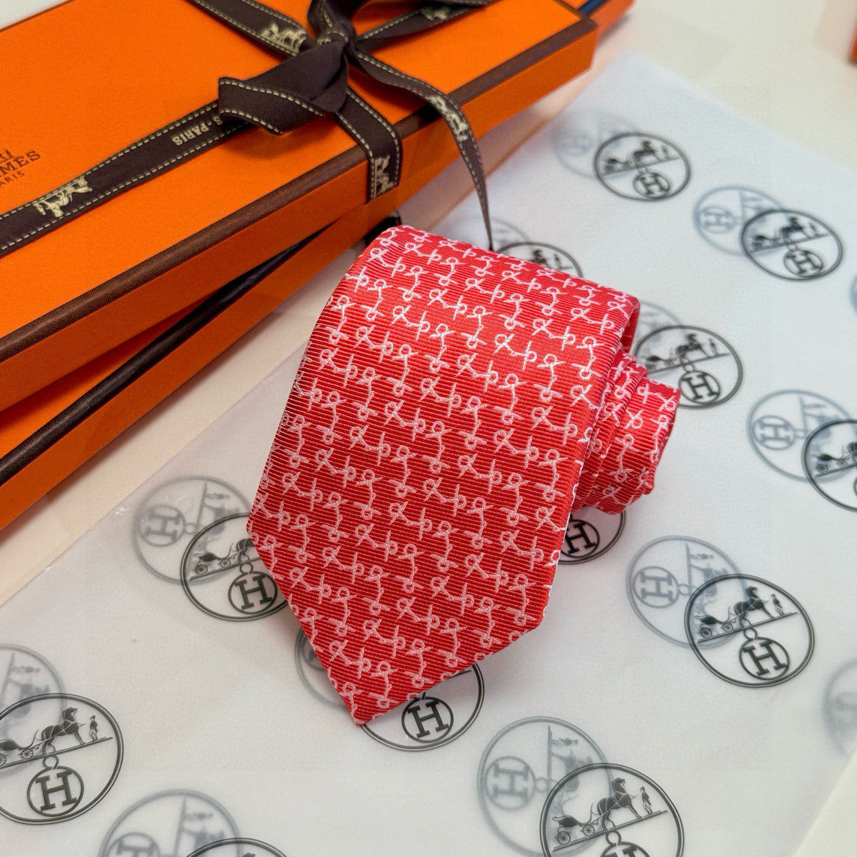 Hermes Style Men's Houndstooth Pattern Silk Tie - Detail Image 14