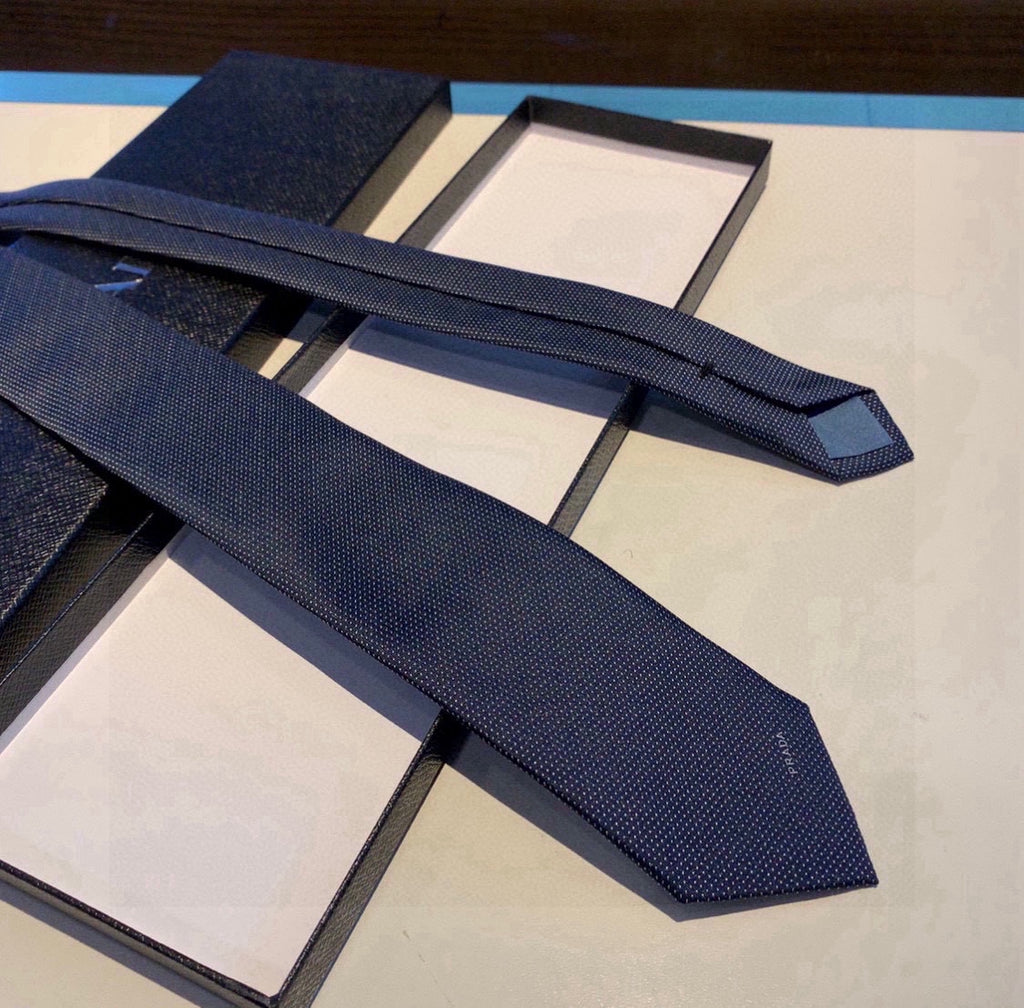 Prada Style Men's Solid Navy Silk Tie - Detail Image 6