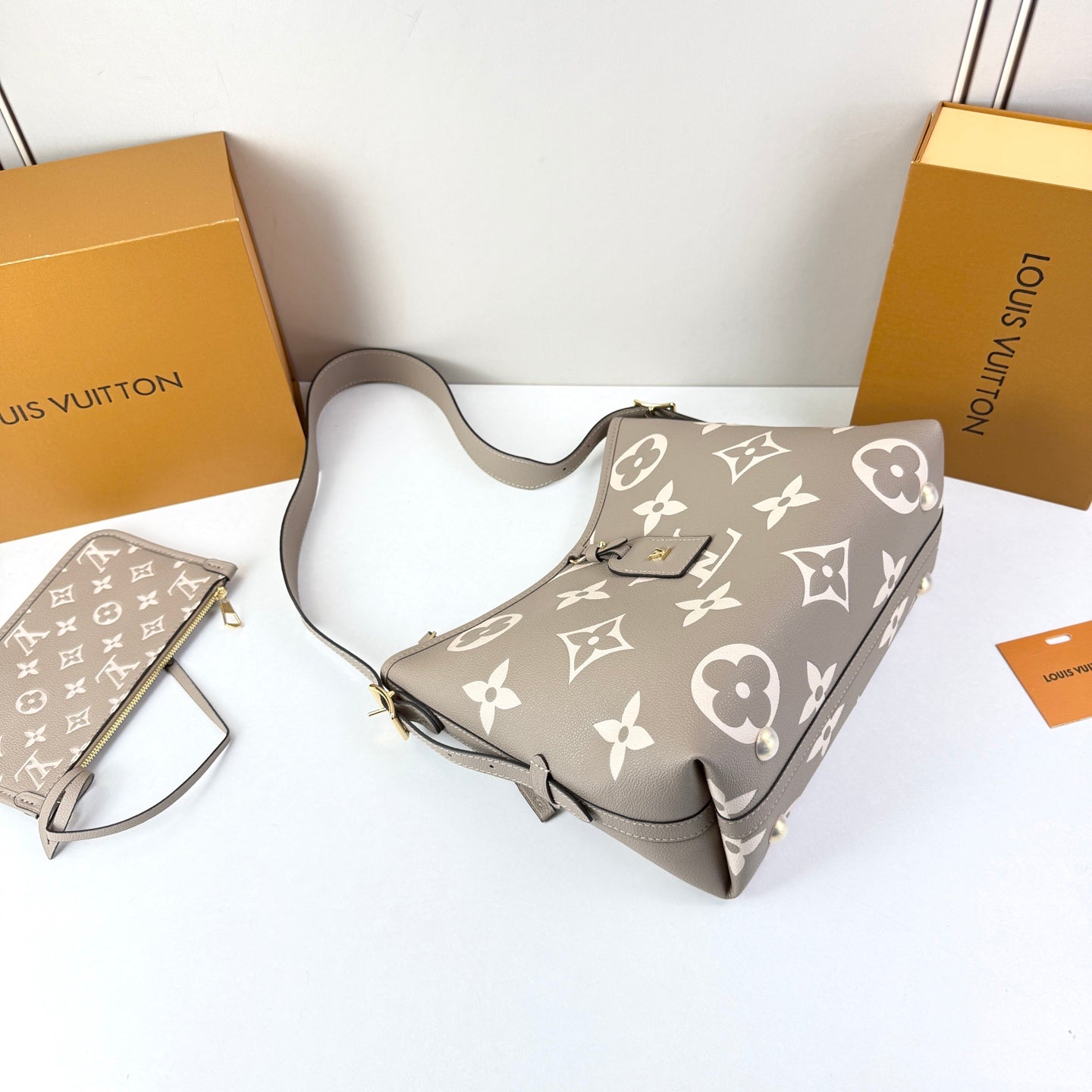 Carryall PM Shoulder Bag