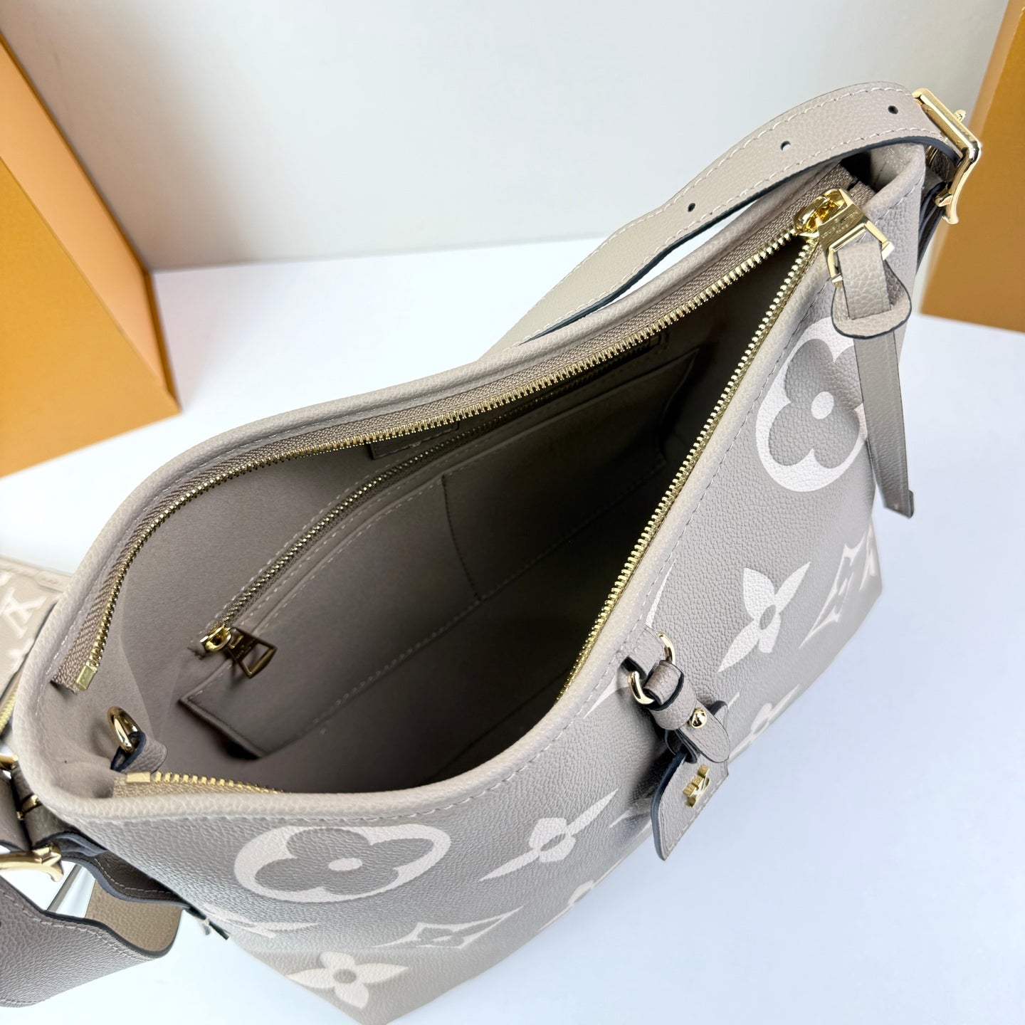 Carryall PM Shoulder Bag