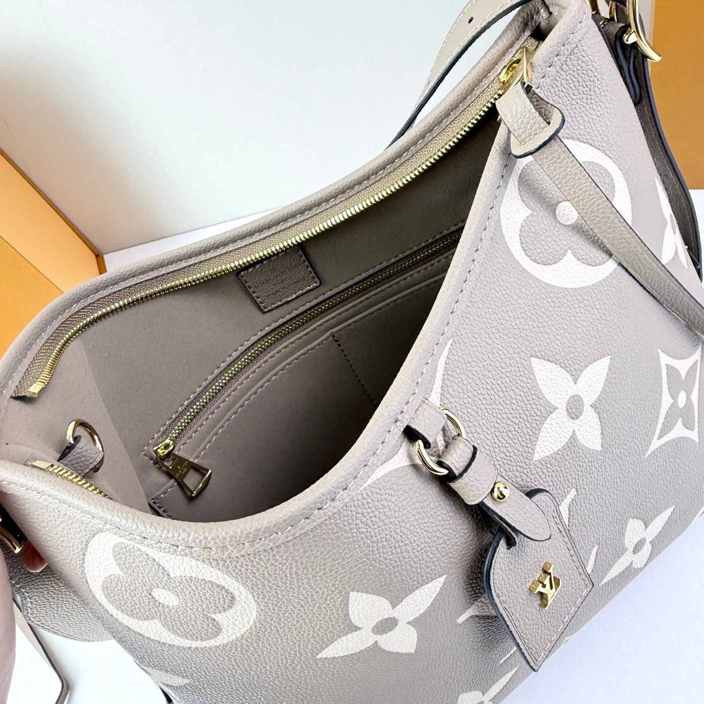Carryall PM Shoulder Bag