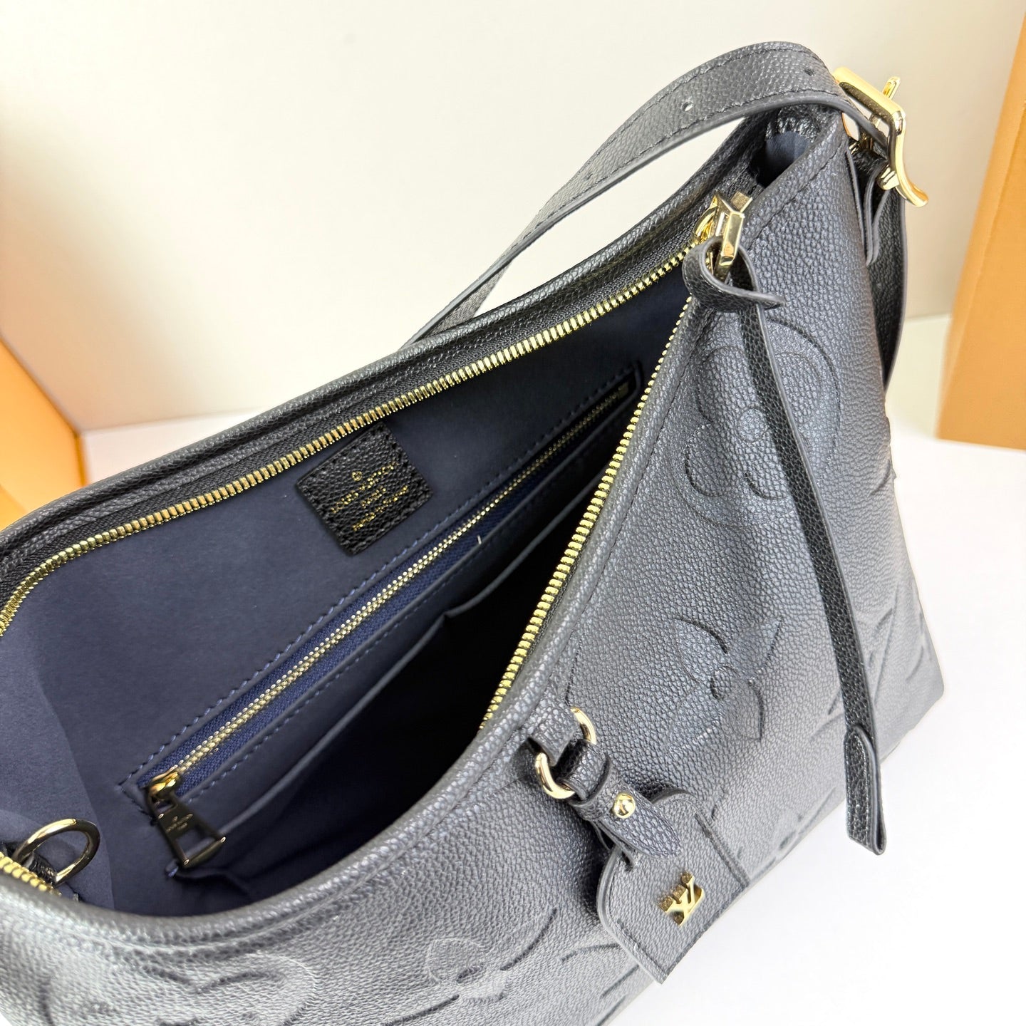 Carryall PM Shoulder Bag