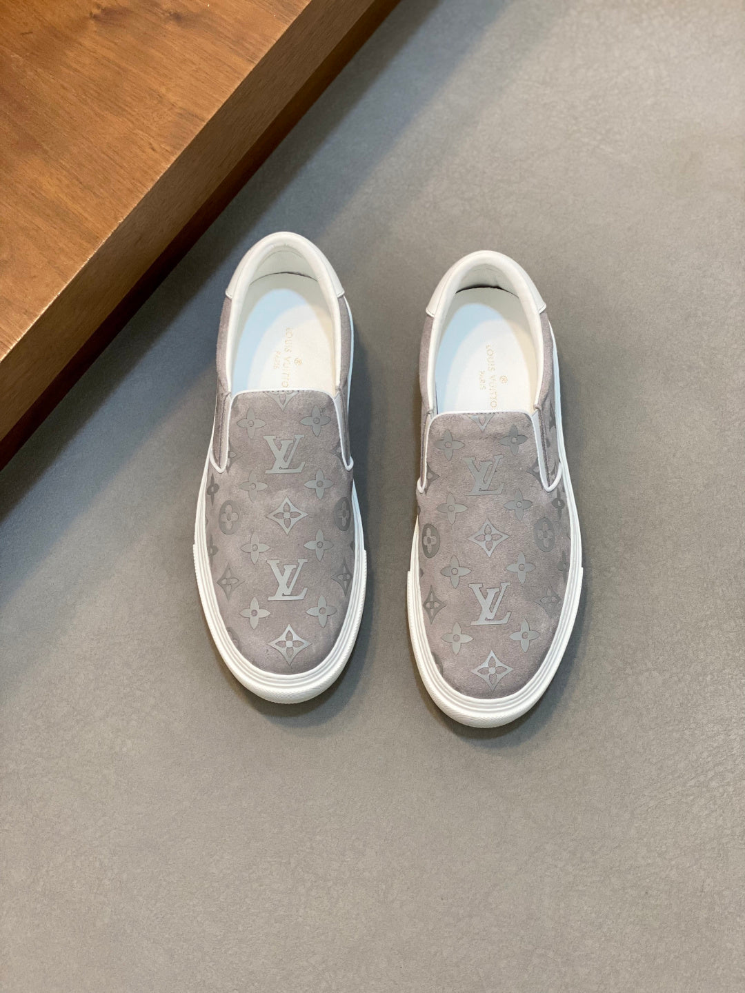 Totem Embossed Leather Casual Sneakers