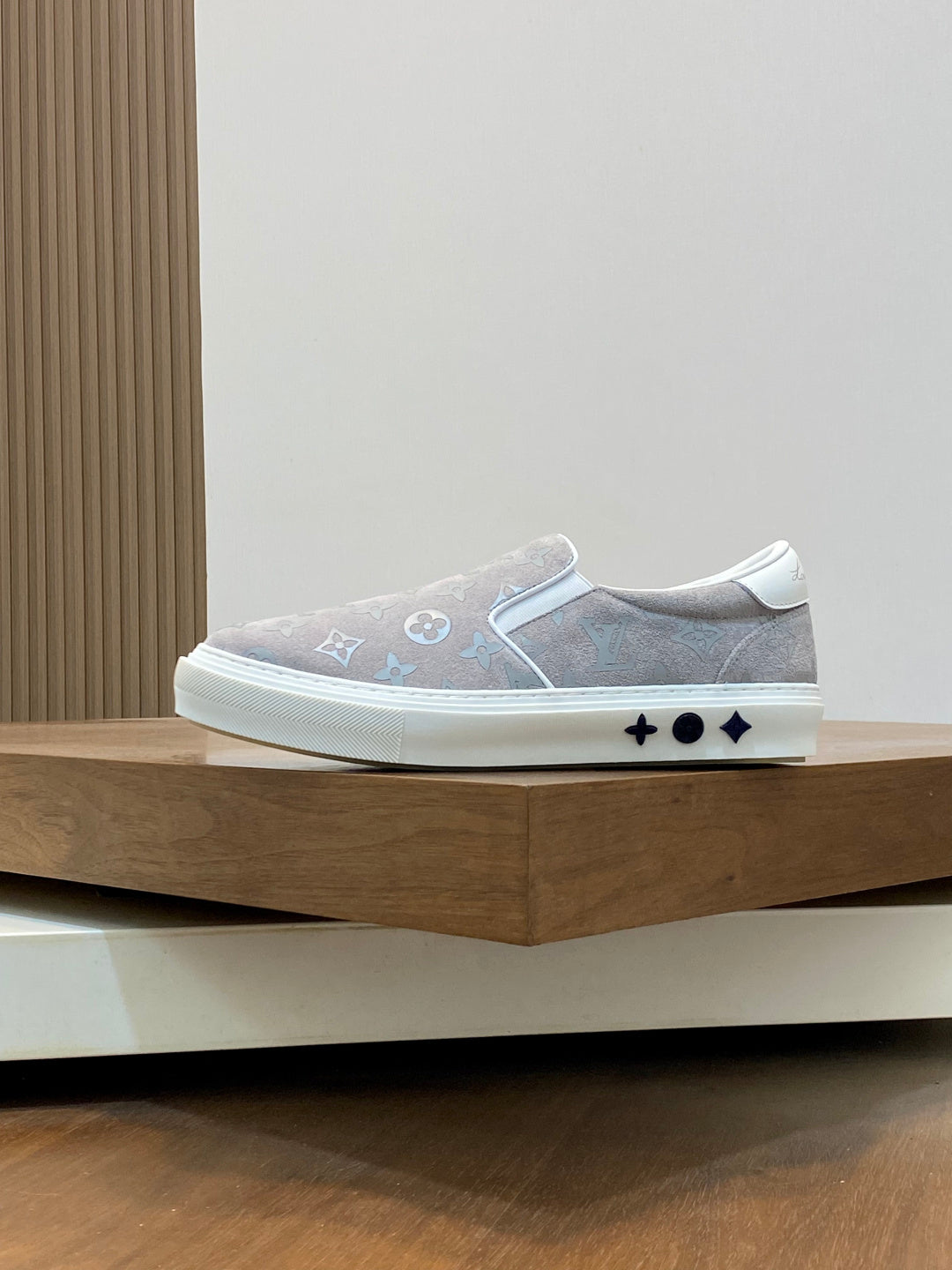 Totem Embossed Leather Casual Sneakers