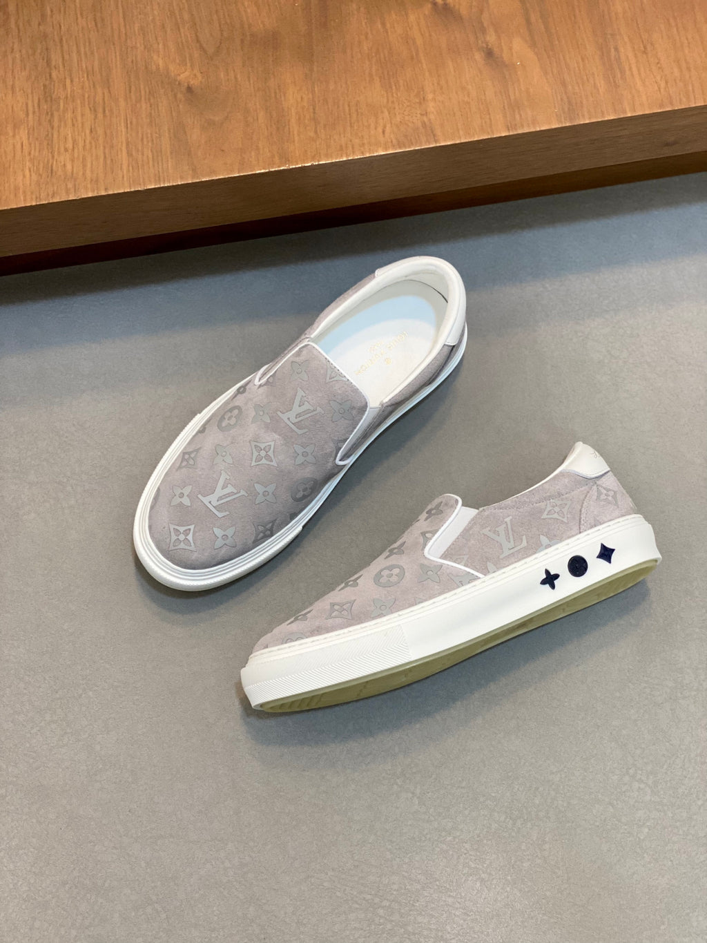 Totem Embossed Leather Casual Sneakers