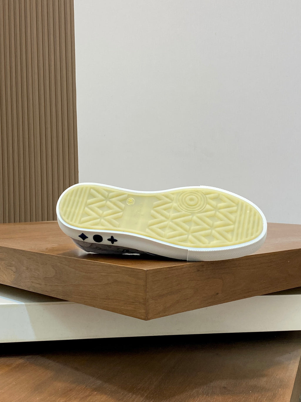 Totem Embossed Leather Casual Sneakers