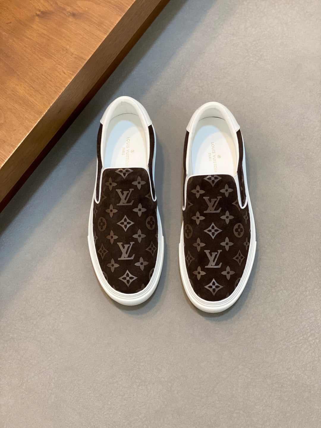Totem Embossed Leather Casual Sneakers