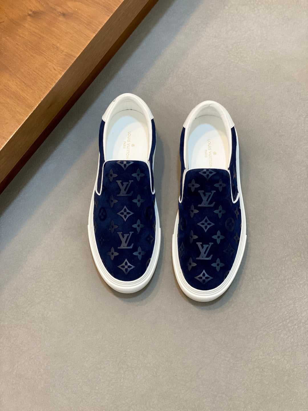 Totem Embossed Leather Casual Sneakers