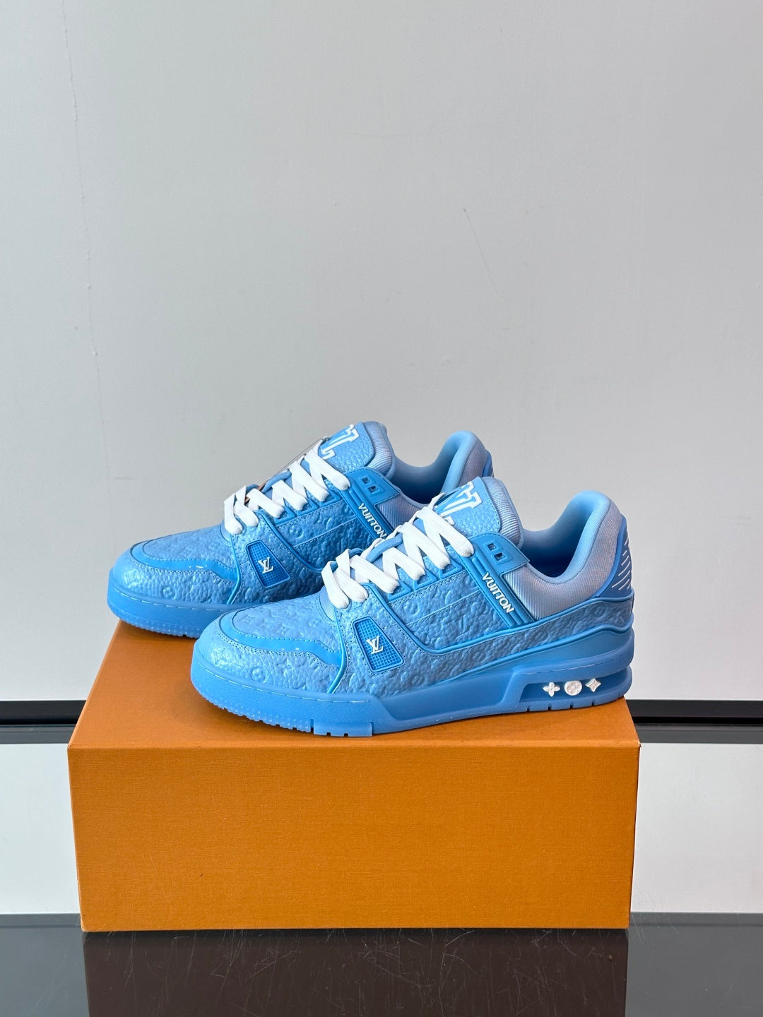 New Colorway Trainer Calfskin Sneakers