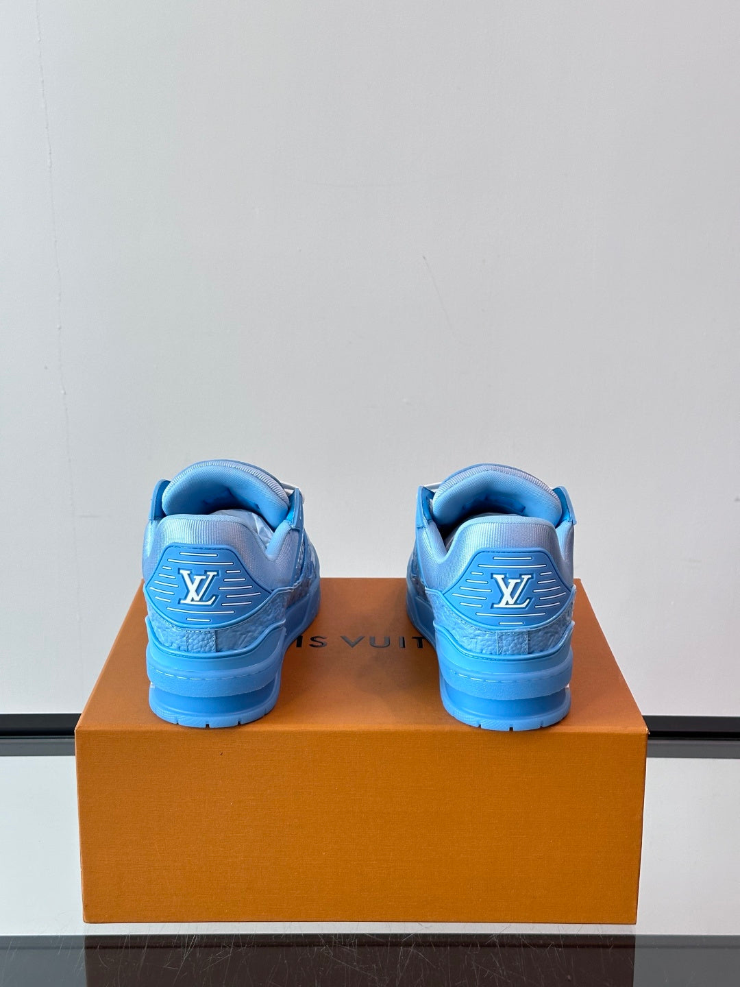 New Colorway Trainer Calfskin Sneakers