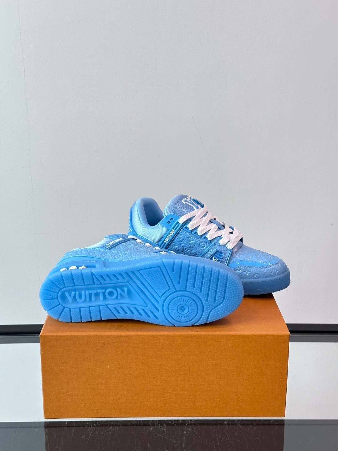 New Colorway Trainer Calfskin Sneakers