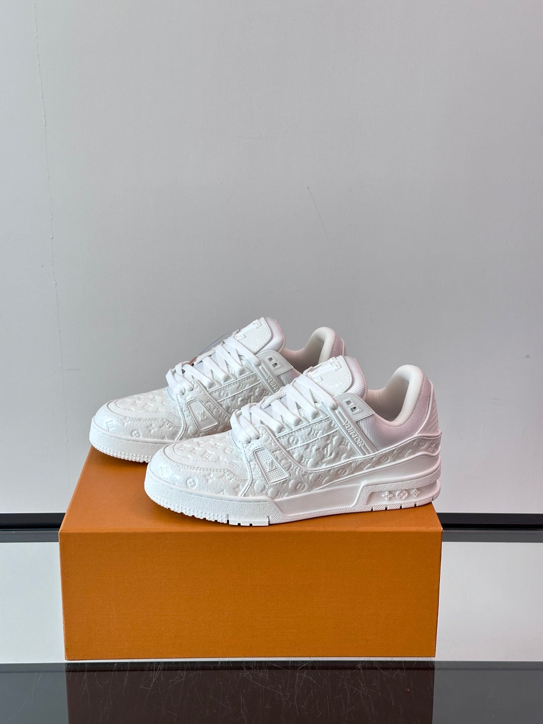 New Colorway Trainer Calfskin Sneakers