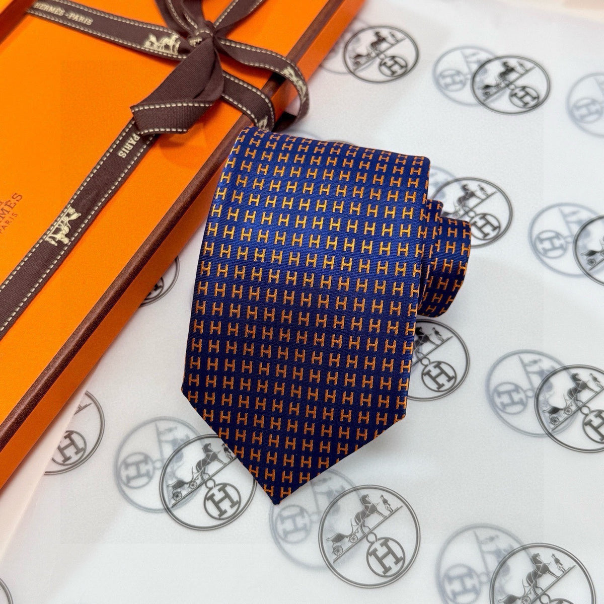 Hermes Style Men's Solid and Micro Pattern Silk Tie - Detail Image 9