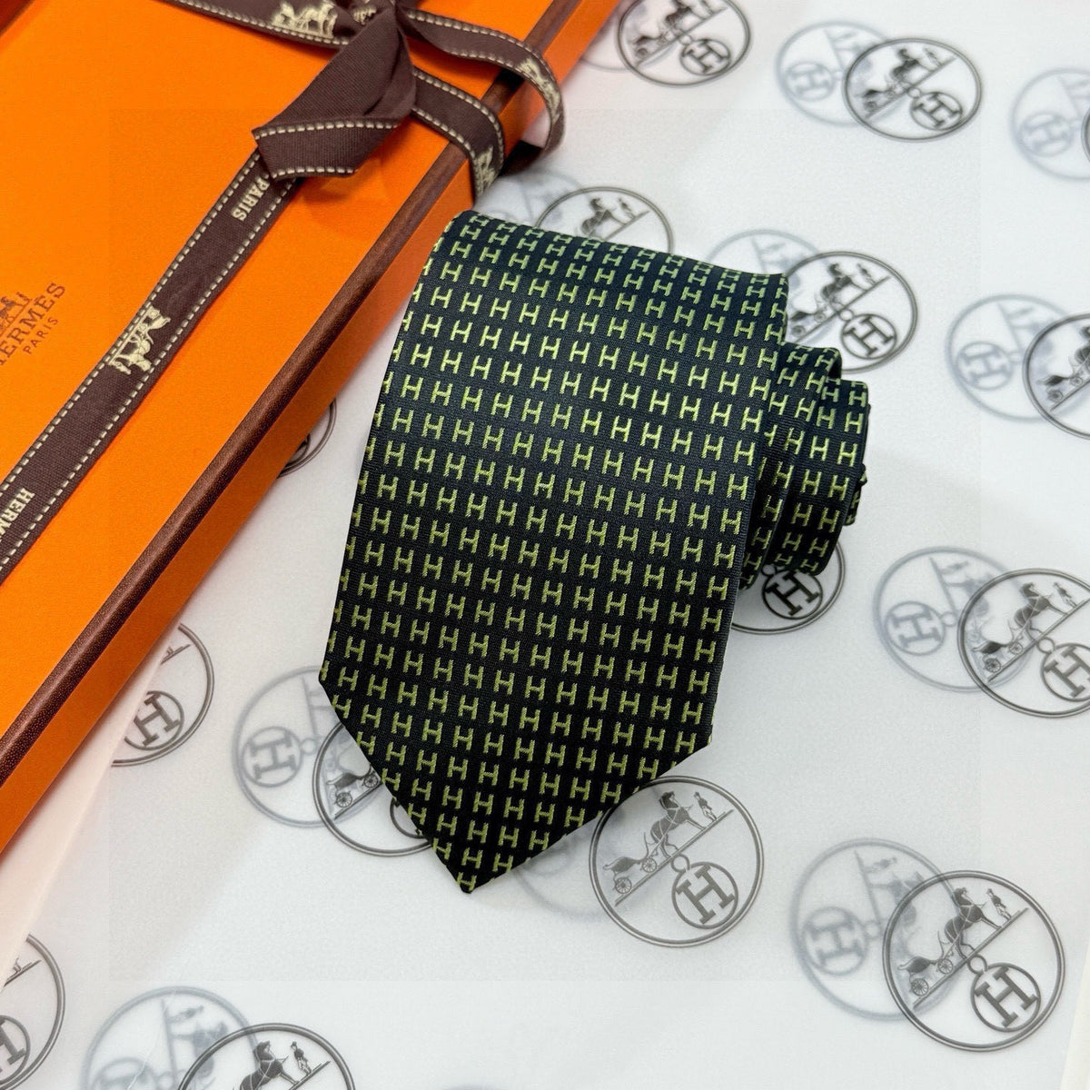 Hermes Style Men's Solid and Micro Pattern Silk Tie - Detail Image 10