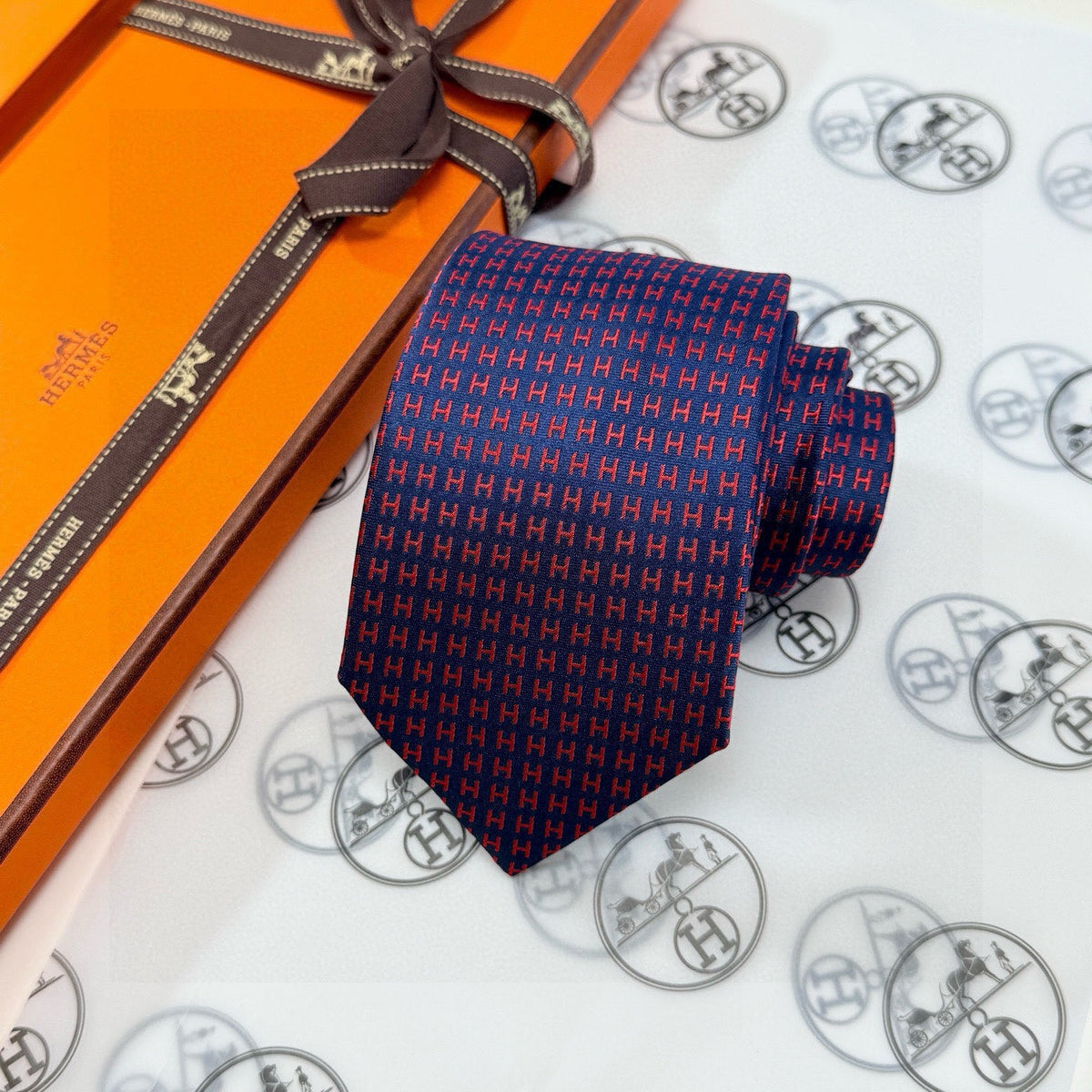 Hermes Style Men's Solid and Micro Pattern Silk Tie - Detail Image 11