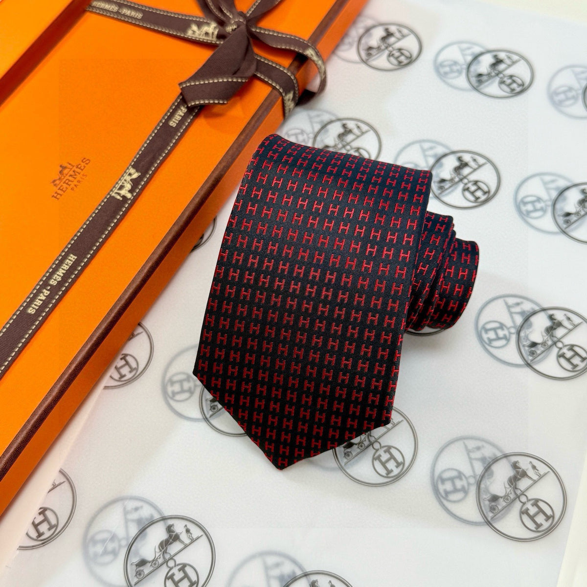 Hermes Style Men's Solid and Micro Pattern Silk Tie - Detail Image 13