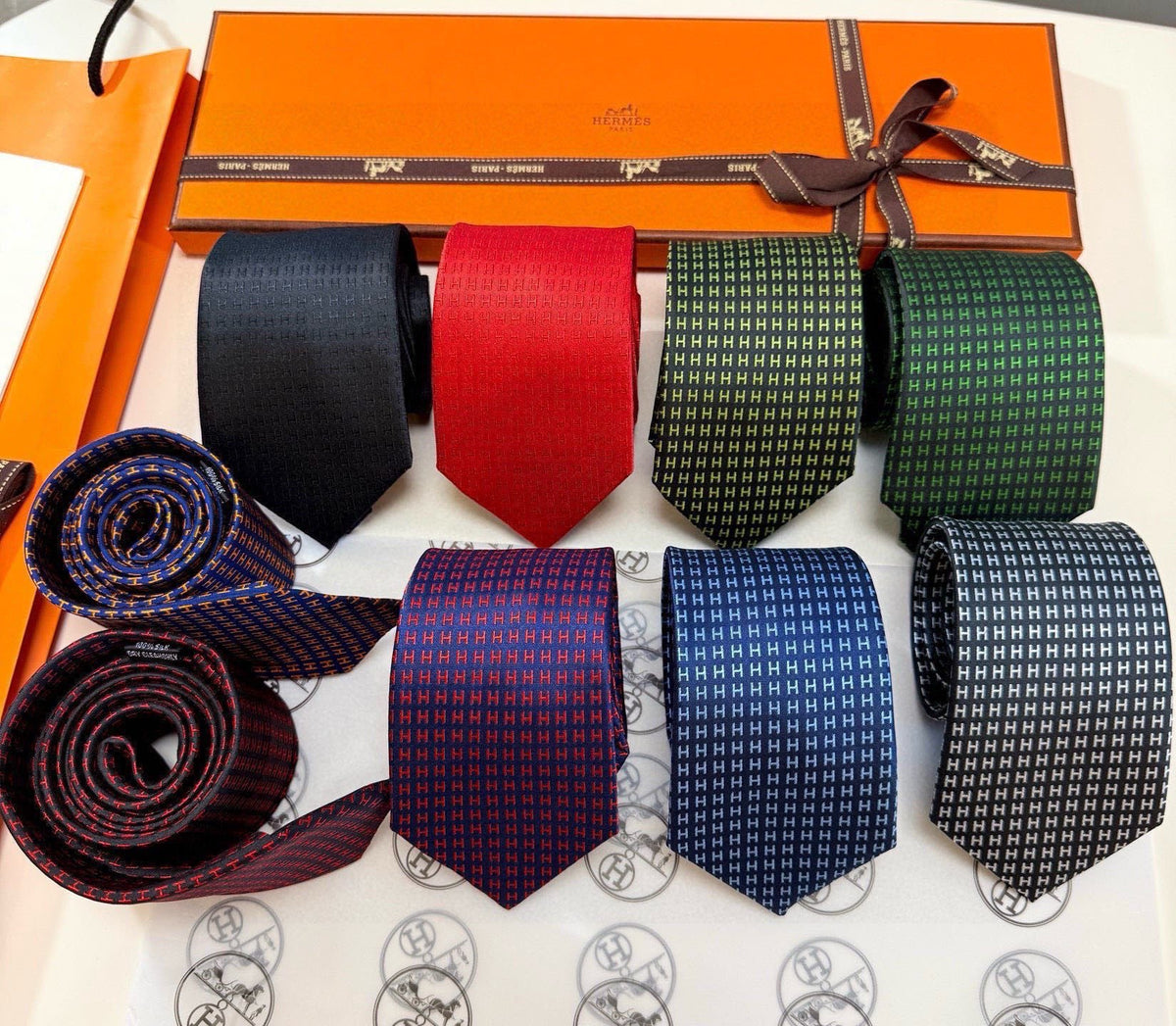 Hermes Style Men's Solid and Micro Pattern Silk Tie - Main Image