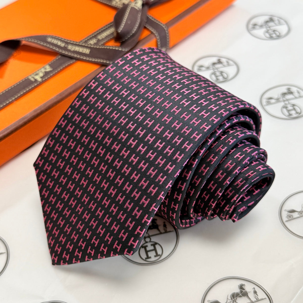 Hermes Style Men's Micro H Jacquard Silk Tie - Detail Image 2