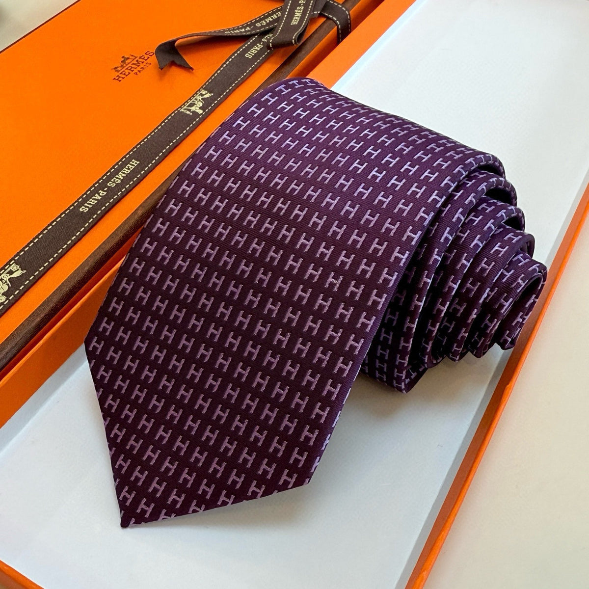 Hermes Style Men's Micro H Jacquard Silk Tie - Detail Image 9